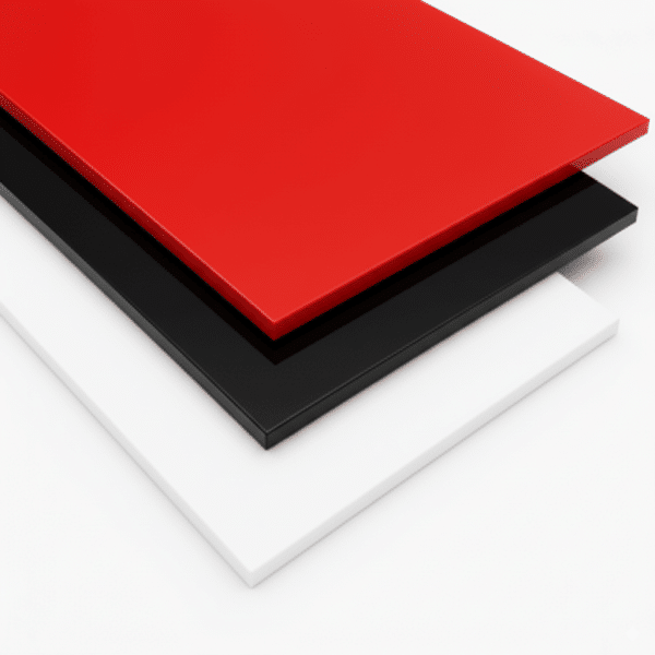 Superficie en vidrio templado de 6 mm con serigrafía, alta resistencia térmica (hasta 300 °C) y química. Ideal para laboratorios y zonas con equipos de calor o reactivos agresivos. Disponible en negro, rojo, blanco y beige.